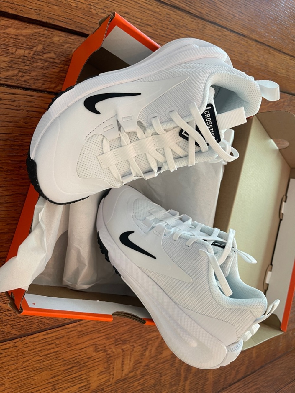 Nike White & Black Cross-Turf BG Training & Competition Shoes 1.5 Boys. New